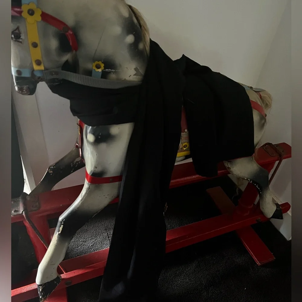 Wrap it your way! Around the shoulder shawl / wrap or scarf. Black and long. - Picture 8 of 12